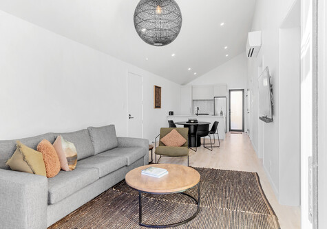 Modern unit - Lakefront Unit Accommodation Taupo New Zealand