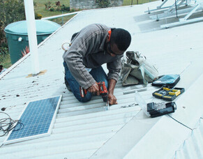 Expectant mothers in rural PNG benefit from MAF&#039;s solar power project