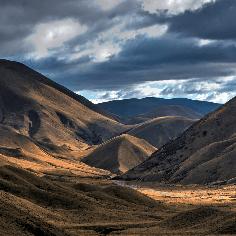 Lindis Pass mountain road and landscape