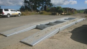 2 Deck - Size:•8m x 4m (2 x 4m x 2.9m modular decks).•A spacer between the decks (live or not) can be added to increase length to 10m.Capacity:•30,000kgs for two decks.Load Cells:•4 x 10ton shear beams per deck.•IP68 Protection rating.
