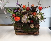 Frsh and dried flower arrangement in rustic crate