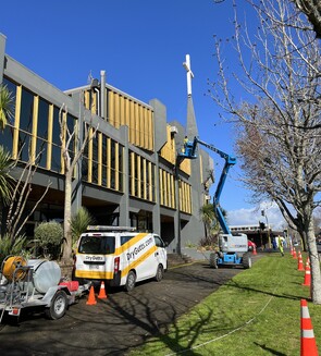 Commercial building cleans