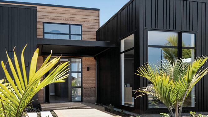 This home combines weatherboard and Metal Cladding