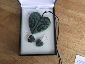 Pounamu Manawa heart necklace and earrings set