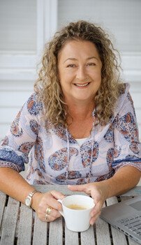 Amanda Iles - Barrister & Solicitor LL.B. (First Class Hons)