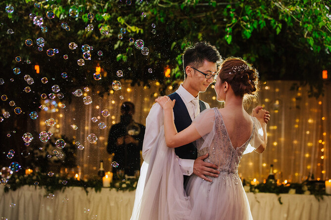 wedding couple dancing