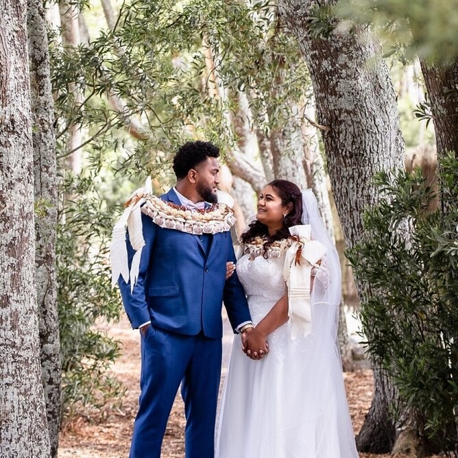 Jone & Mele posing outdoors