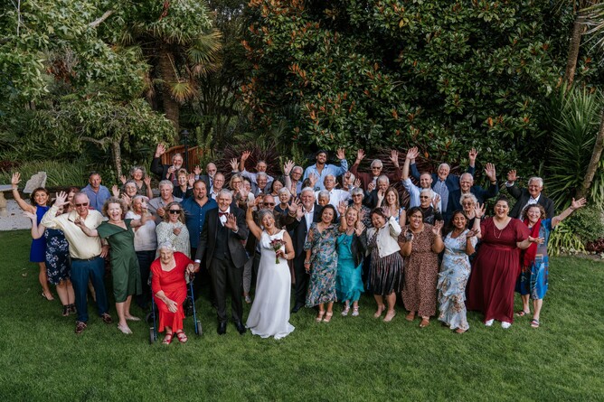Outdoor wedding group photoat Markovina Estate in Kumeu, Auckland