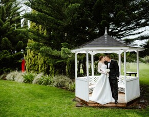Auckland Garden Wedding Ceremony: The Pergola