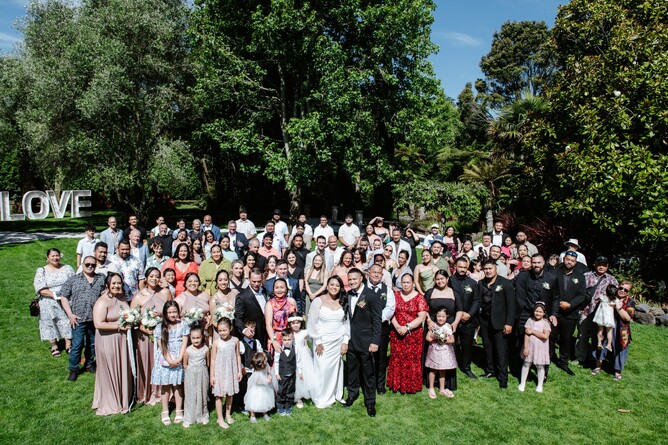 Big wedding group photo at Markovina Estate in Kumeu, Auckland