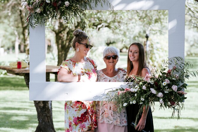 Family weddinmg photoat Markovina Estate in Kumeu, Auckland