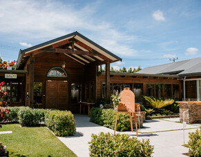 Top Auckland Wedding Photographers who are perfect for your wedding at Markovina Estate