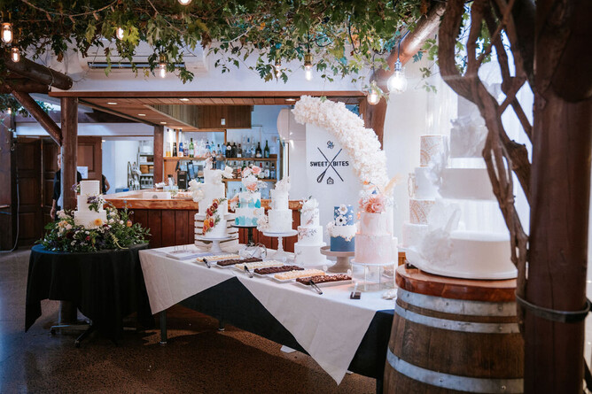 Sweetbites wedding cake company display at the open day at Markovina Estate in Kumeu