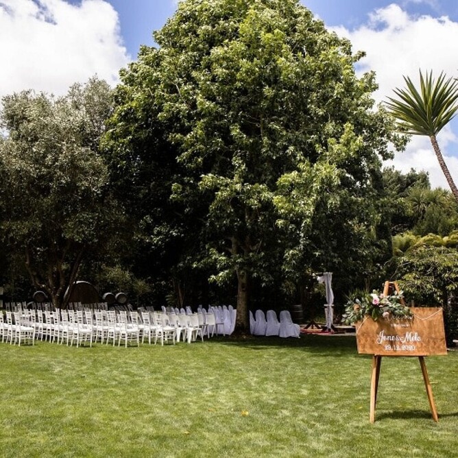 Jone & Mele's outdoor wedding ceremony