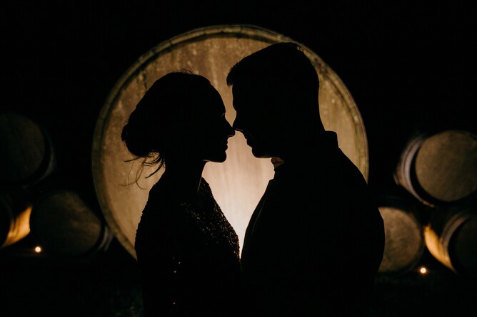 Sunset photo of the wedding couple at The Barrels at Markovina Estate in Kumeu