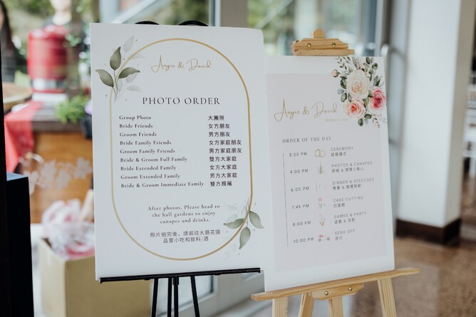 Multilingual wedding signage at Markovina Estate in Kumeu