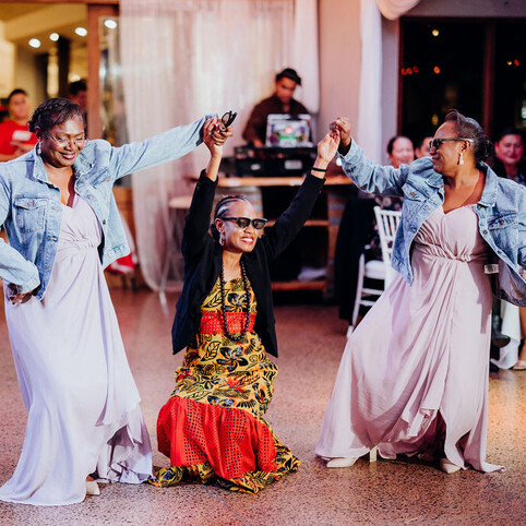 wedding guests dancing