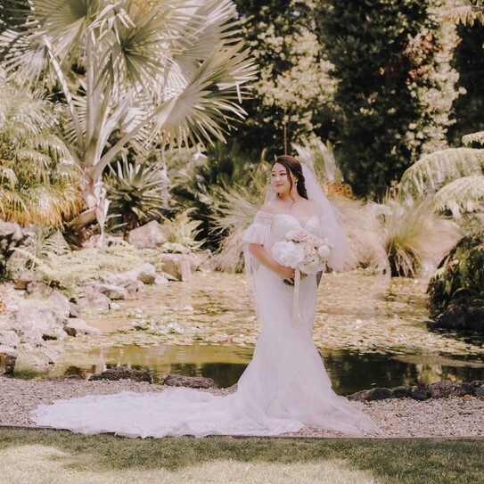 bride posing