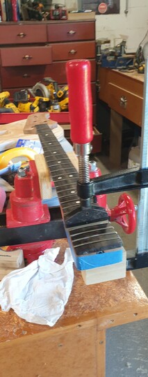 Pressing the fret wire