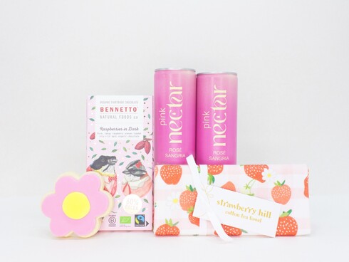Pinkalicious Kynd Gift Box &ndash; NZ feminine gift box with pink-themed treats and accessories