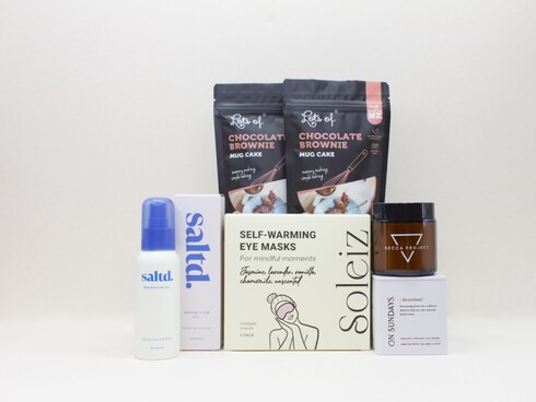 LUXURY ITEMS TO HELP RELAZ WITH EYE MASK, CANDLE AND MAGNESIUM SPRAY