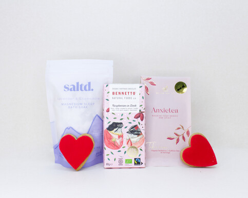 BEAUTIFUL NZ BATH SALTS AND TEA WITH CHOCOLATE