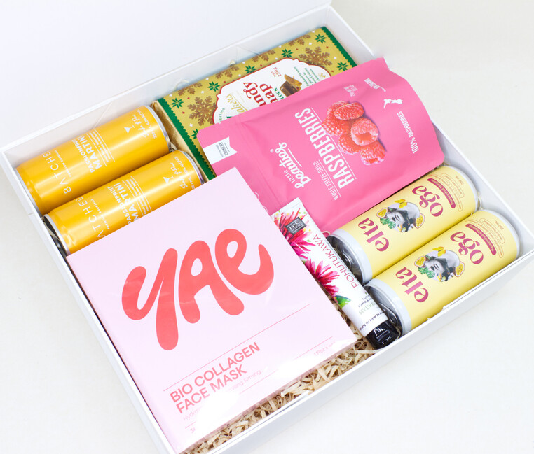 Delicious NZ cocktail cans and a beautiful facemask