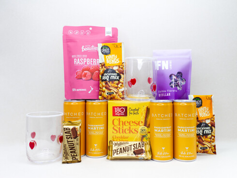 PREMIUM NZ MARTINI CANS AND GLASSWARE, WITH TREATS