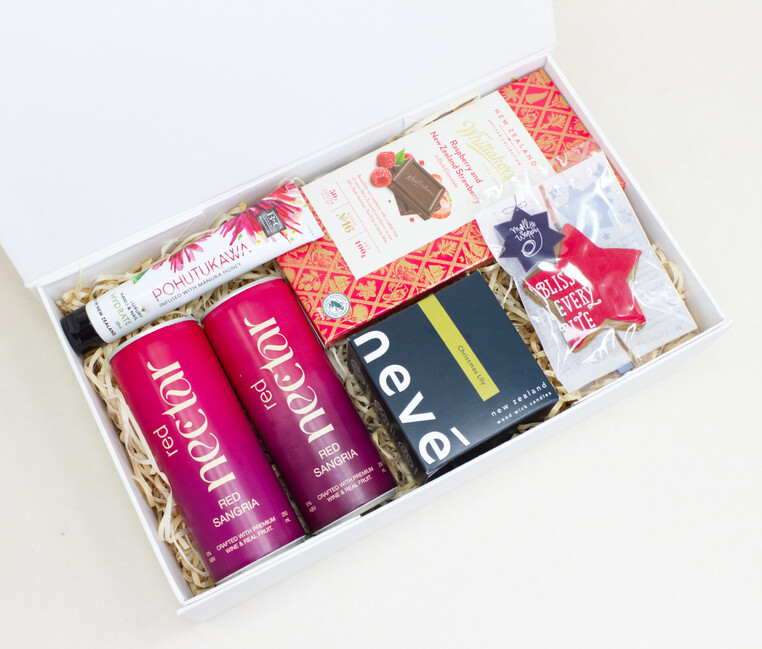 BEAUTIFUL SANGRIA WINE, CANDLE, HANDCREAM AND CHOCOLATE