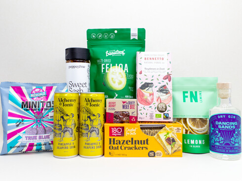 PREMIUM NZ GIN WITH HOT HONEY, TREATS AND CHOCOLATES