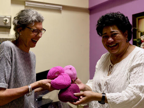 Pauline hands over "knitted knockers" to Oncology Ward, Suva Hospital