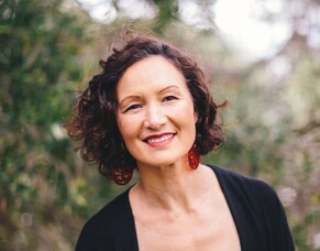 //088 Tania Page, international journalist