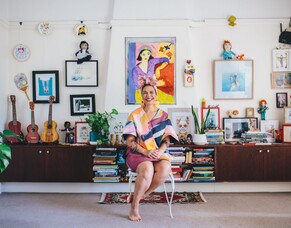 //015 Kim Tairi, librarian