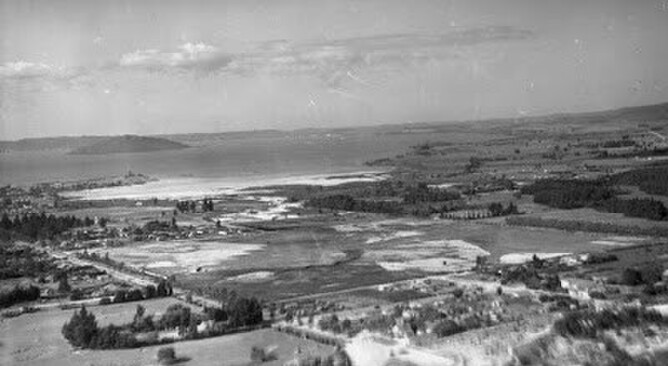 Whites Aviation Limited. 1933. Rotorua Airfield, 14-6633. Walsh Memorial Library, The Museum of Transport and Technology (MOTAT).  No known copyright restrictions.