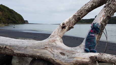 How do I trade through WoW?