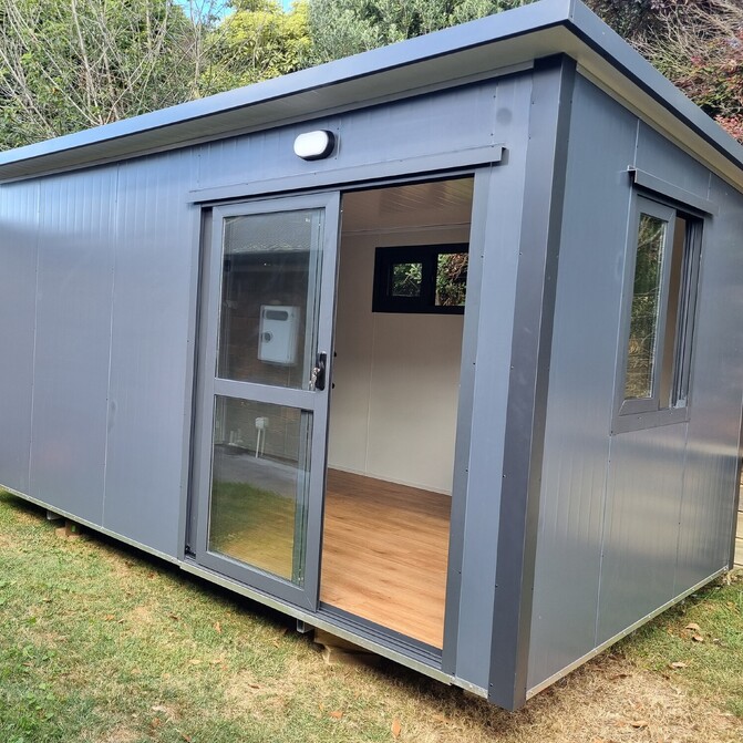 4.6m x 2.7m Grey with laminate floor