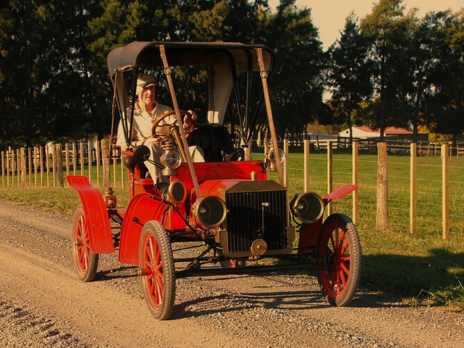 Whilst Bill Troughton’s rare and historic 1906 Model N Ford was unable to be at the Centenary of Ford show, author John Stokes was later able to visit Bill and take photos of his unique veteran Ford.