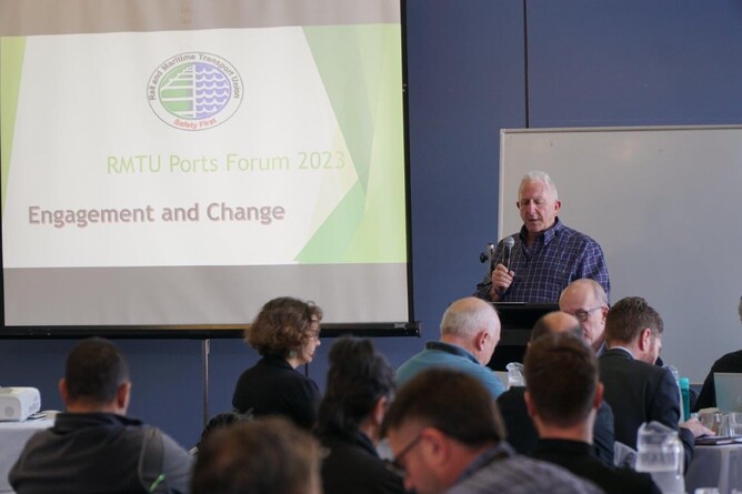 Photo of Steve Friedlander, Managing Director of AIL of New Zealand addressing the RMTU AGM in Wellington