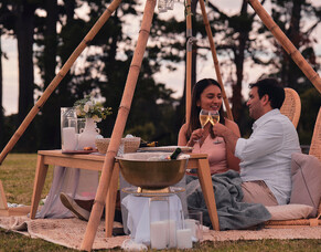 Waiheke Island proposal - Zeus and Devanshi&#039;s romantic helicopter picnic