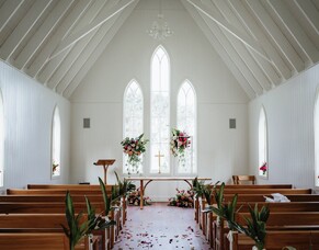 Bianka + Rob's wedding at Man O' War vineyard, styled by Indigo Waiheke