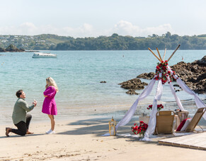 Patrick &amp; Courtney&#039;s Beach Proposal | Indigo Waiheke