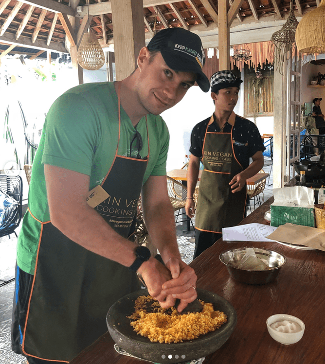 Steve getting hands on with a Balinese cooking class