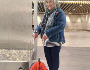 Packing light for a 4-week carry-on holiday in London and France in autumn (fall).