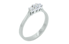 Three stone diamond ring 18ct white gold