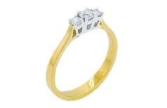 Three stone diamond ring set in 18ct yellow gold