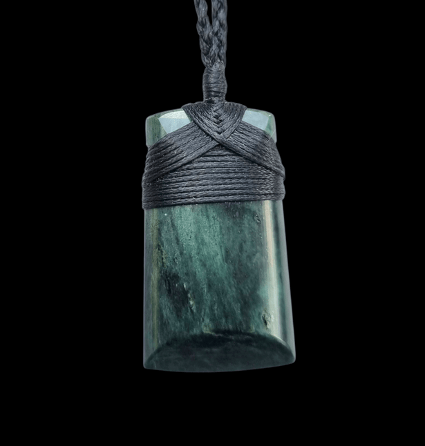  Genuine Hand Carved NZ Greenstone Pounamu  Hei Toki Pendant