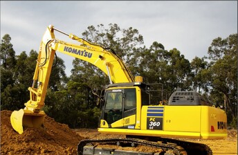 Komatsu PC360-Long carriage excavator 36 ton working on site excavating soil