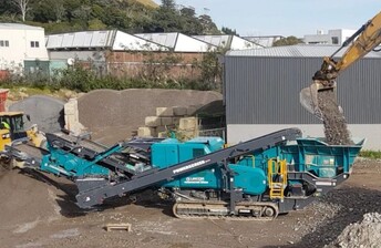 Alt text powerscreen trakpactor 260sr impact crusher for sale