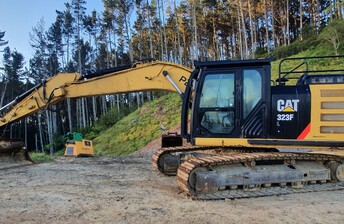 Caterpillar 323F digger for sale