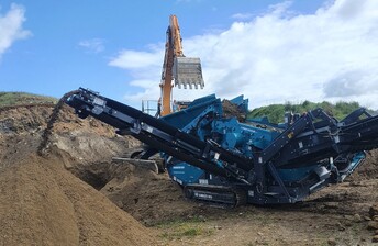 Powerscreen Warrior 600 for hire